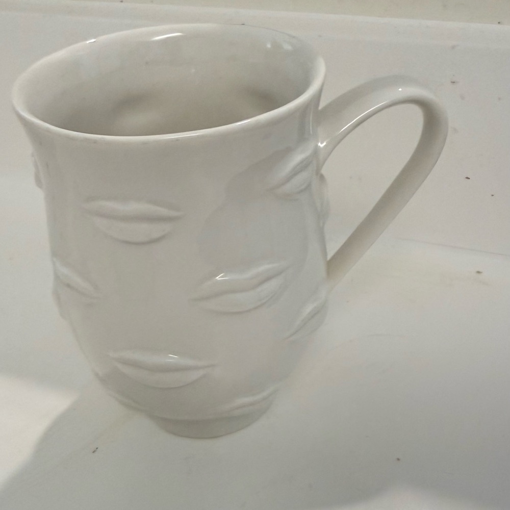 Jonathan Adler Muse Lips Mouth Porcelain Ceramic Coffee Mug Tea Cup White